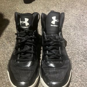 Mens 8 Under Armour Clutchfit basketball 🏀 shoes